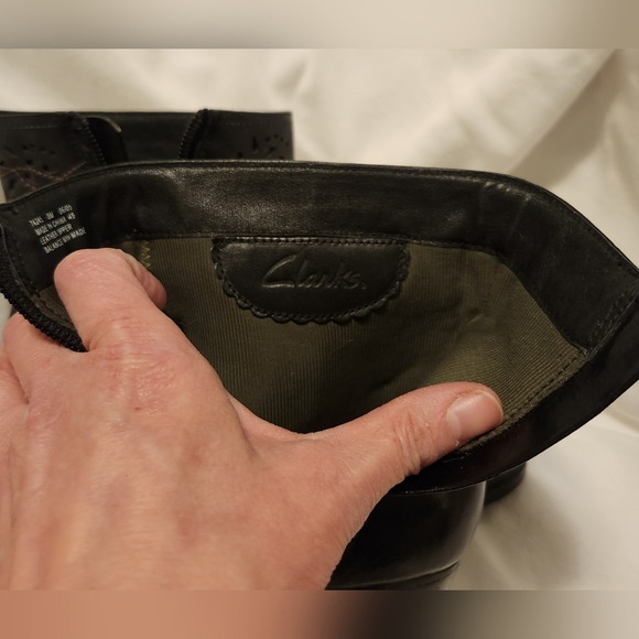 CLARKS Black and Pink Leather Zip up booties Sz 8 - Picture 8 of 10